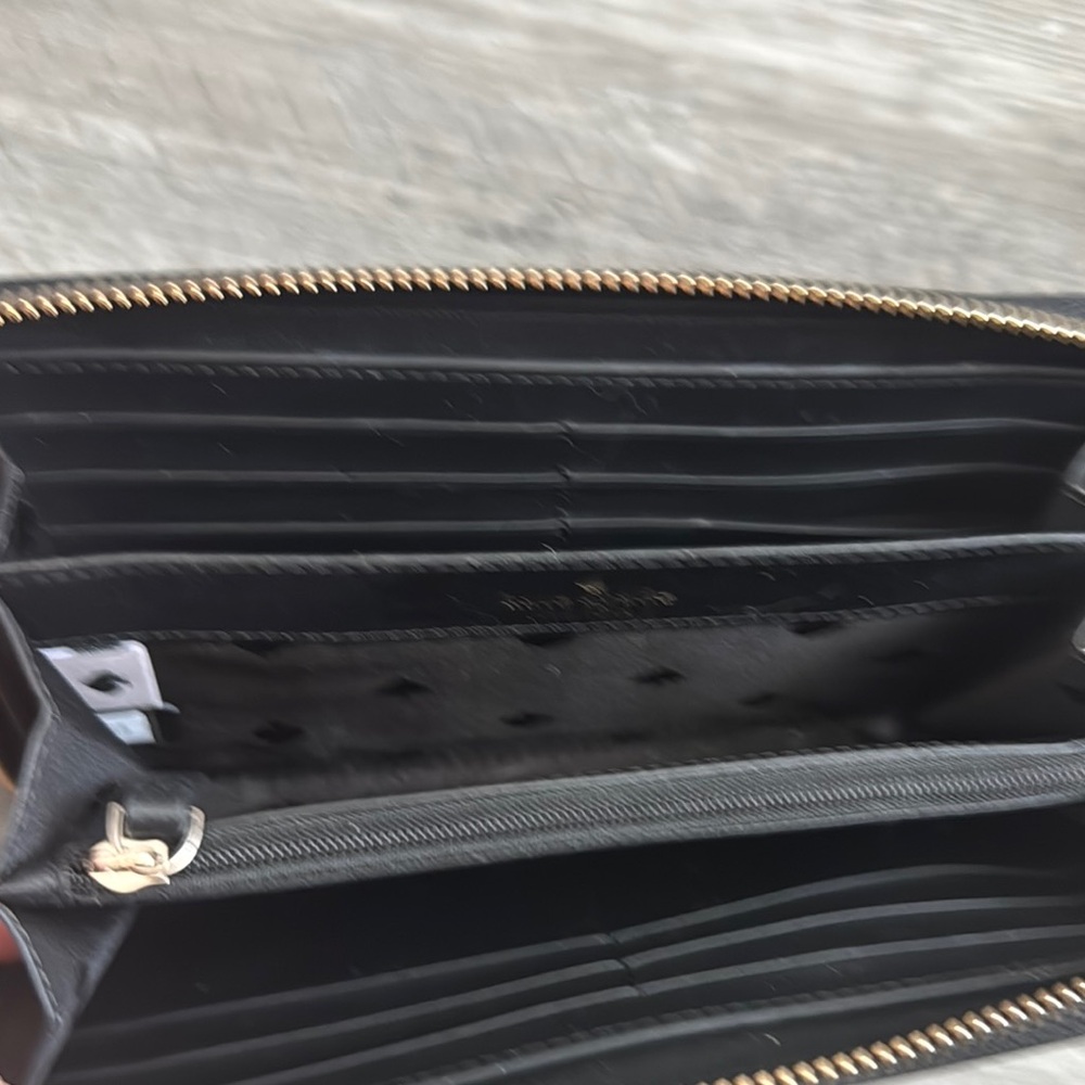 Kate Spade Blk&Gold Full Size Wallet w/Multiple Compartments and Card Holders - Picture 3 of 12